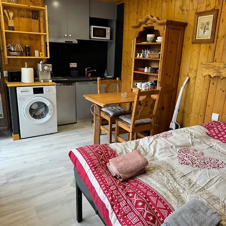 Apparemment Cosy Style Savoyard Apartment *